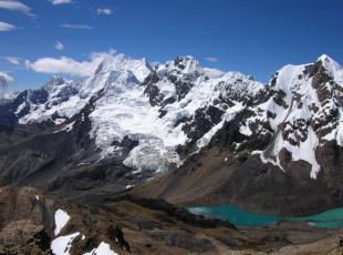 the impressive alpine tours and hike huayhuash mountain range in Peru, ancash