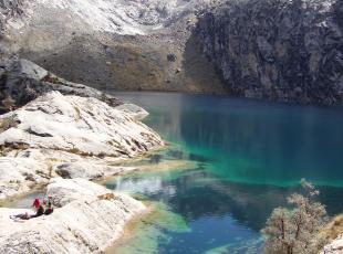 day hike churup lagoon in the cordillera blanca, mountain guides, refuges Peru huaraz ancash