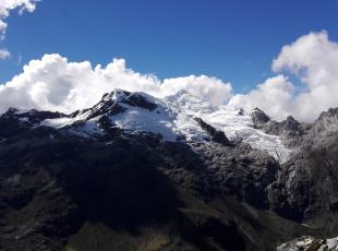 Yanapaccha Mountain 5750 masl in 2 days, mountain guides AGMP, UIAGM in Peru refuge peru cordillera blanca