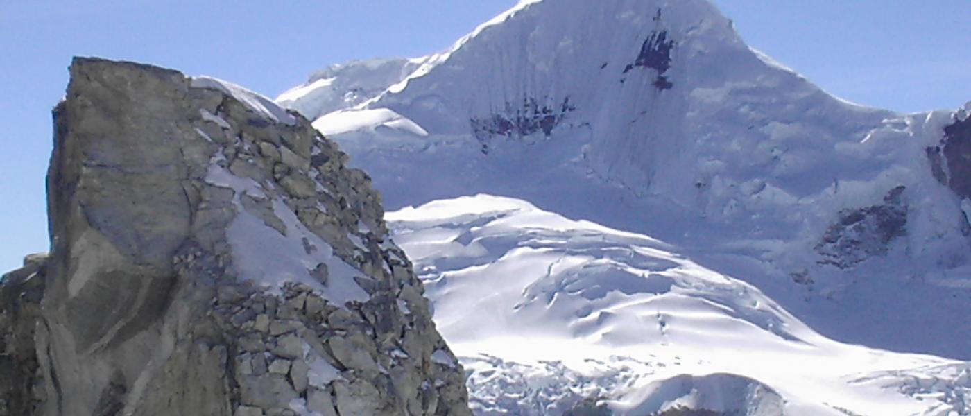 mountain climbing urus, ishinca, tocllaraju, in the Cordillera Blanca, in the Peruvian Andes, mountain guides Uiagm, Huaraz