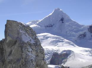 mountain climbing urus, ishinca, tocllaraju, in the Cordillera Blanca, in the Peruvian Andes, mountain guides Uiagm, Huaraz