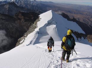   chaîne de montagnes des Andes au Pérou enneigé vallunaraju, Huaraz, Ancash au Pérou, guides de montagne agmp, Cordillère blanche