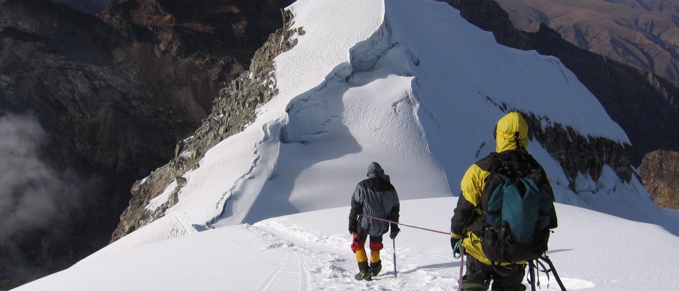   chaîne de montagnes des Andes au Pérou enneigé vallunaraju, Huaraz, Ancash au Pérou, guides de montagne agmp, Cordillère blanche