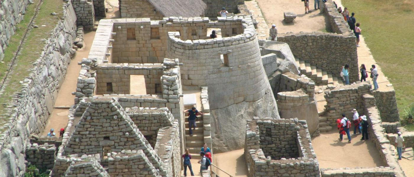 Machupicchu montaña sagrada setima maravilla del mundo ,camino inca Cusco Perú 